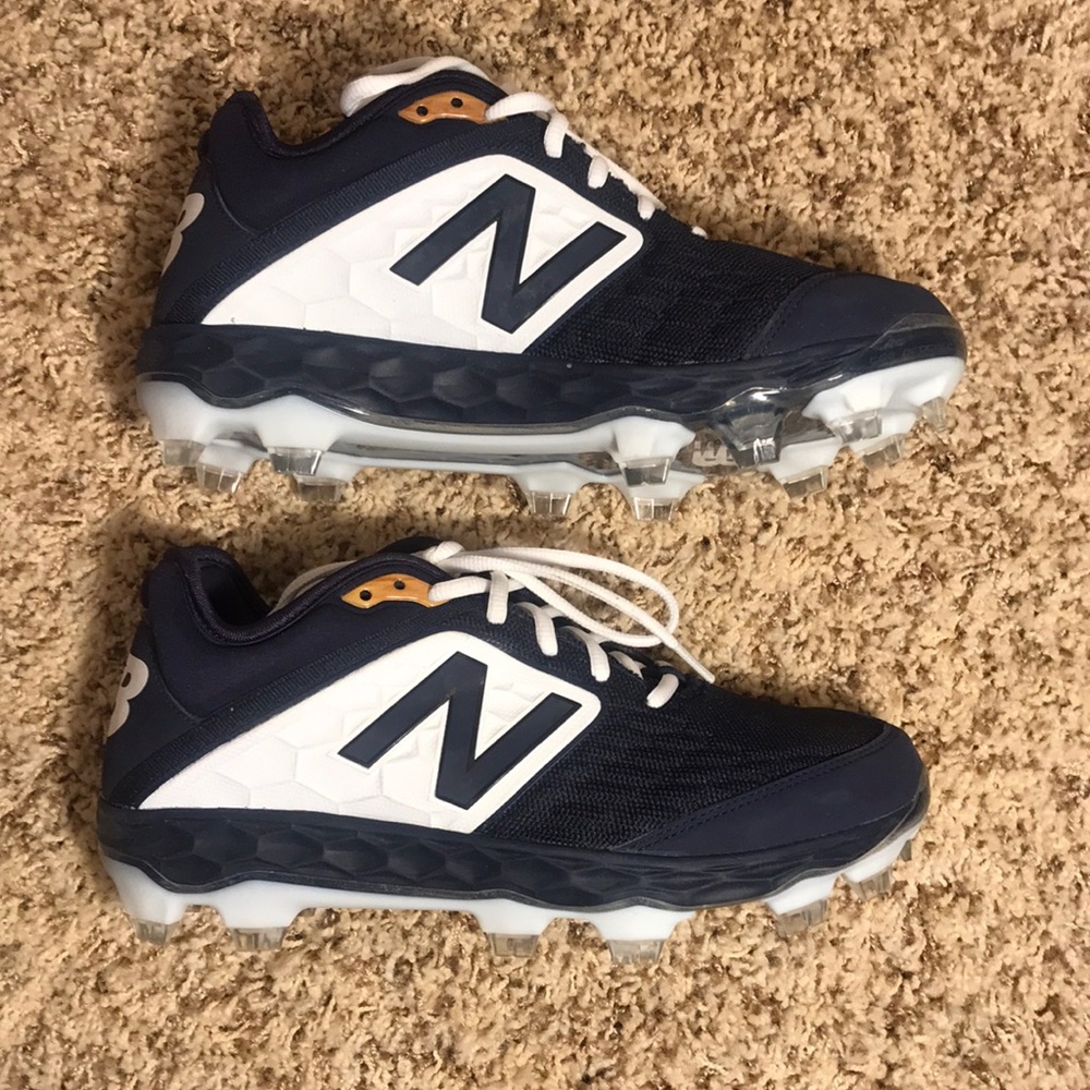Brand new mens molded baseball cleats.  Size 8.5/New Balance